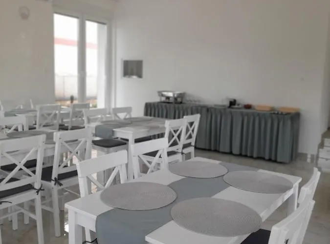 Orion Panzio Bed and Breakfast 3*